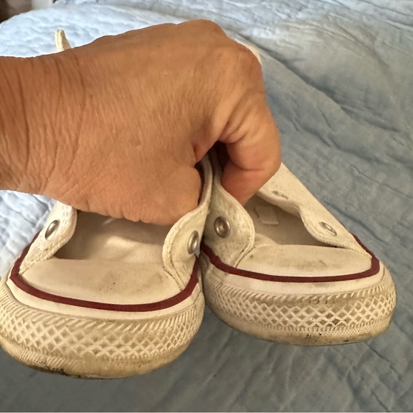 Converse Classic Chuck Taylor ALL STAR High tops in WHITE. Gently Used - Picture 5 of 8